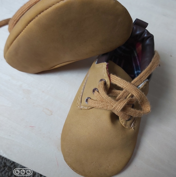 3 pairs of Soft sole Baby booties - Picture 2 of 10